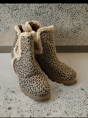 Sugar Valley Animal Print Faux Fur Wedge Chelsea Booties 6.5